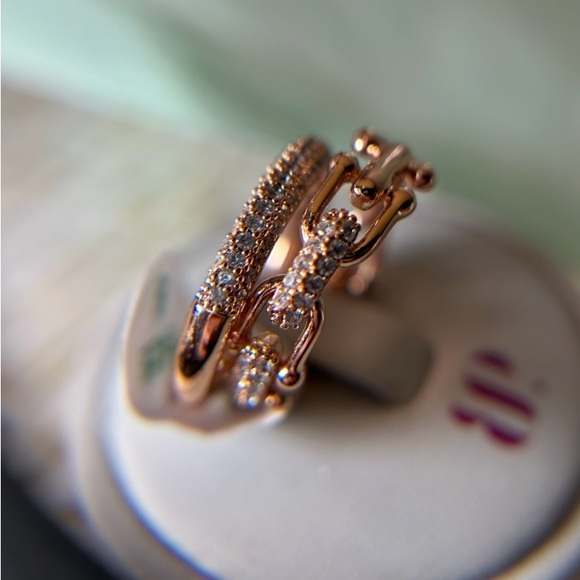 🐾 With Confidence 🐾 - Picture 5 of 9